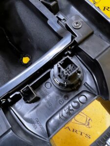 RAMKA WYBIERAKA MIESZEK PRZYCISK START STOP PEUGEOT 308 T9