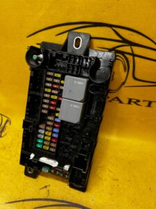 SKRZYNKA BEZPIECZNIKÓW LAND ROVER DISCOVERY V SPORT L550