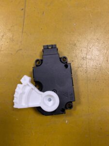 SILNICZEK NAGRZEWNICY MERCEDES W246 INFINITI Q30