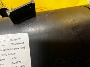 PÓŁKA SCHOWEK UCHWYTU NA KUBKI TUNELU ŚRODKOWEGO BMW 5 G30