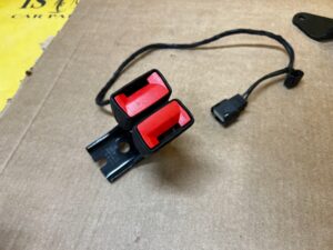 ZAPINKA PASÓW KANAPY TYŁ FORD FIESTA MK8