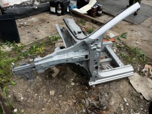 ĆWIARTKA PODŁUŻNICA FARTUCH KIELICH PRZÓD LEWY DACIA SANDERO III STEPWAY