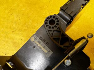 RYGIEL RĄCZKA UCHWYT KANAPY TYŁ PRAWY MERCEDES CLS W218 SHOOTING BRAKE