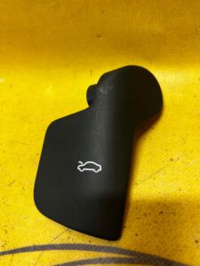 KLAMKA RĄCZKA DO OTWIERANIA MASKI AUDI A8 D5 4N