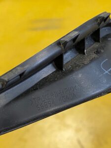 OSŁON LISTWA BOCZKA DRZWI PRZÓD PRAWY INFINITI Q70