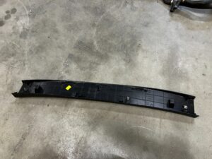 GÓRNA OSŁONA TAPICERKA TYLNEJ KLAPY AUDI Q7 4M