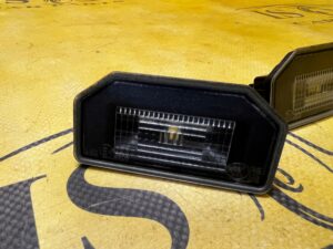 2 X LAMPKA PODŚWIETLENIE TABLICY REJESTRACYJNEJ TESLA MODEL 3 PRZEDLIFT