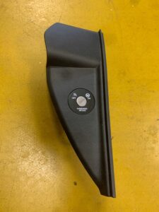 PRAWA OSŁONA BOCZEK DESKI KONSOLI KIA SORENTO III