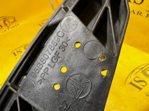 ŚLIZG MOCOWANIE UCHWYT LAMPY REFLEKTORA PRZÓD LEWY PORSCHE MACAN 95B