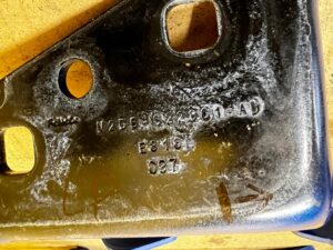 KPL ZAWIASY DRZWI PRZÓD LEWY FORD BRONCO 21- VELOCITY BLUE PEARL METALIC