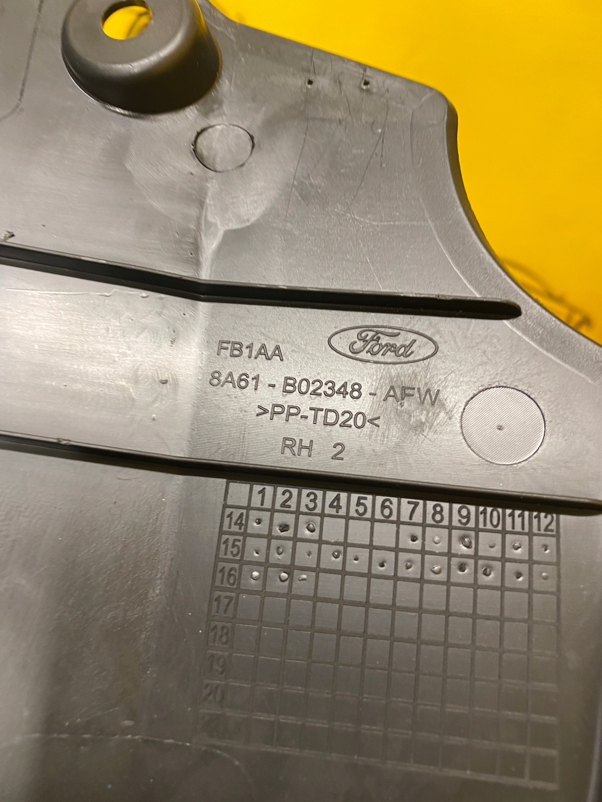 PRAWA OSŁONA LISTWA PROGU SŁUPKA FORD FIESTA MK7