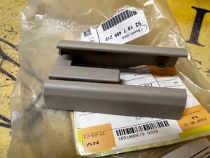 OSŁONA PRZEDNIA PROWADNICY FOTELA PRZÓD LEWY BMW 7 G11 3 G30 6 G32 NOWA OEM