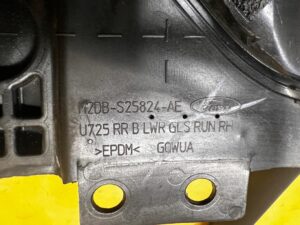 USZCZELKA DRZWI SZYB KAROSERII GÓRNA TYŁ PRAWA 4 DRZWI FORD BRONCO 21-