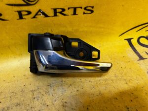 KLAMKA WEWNĘTRZNA LEWA TYŁ TYLNA TOYOTA HILUX VIII 8