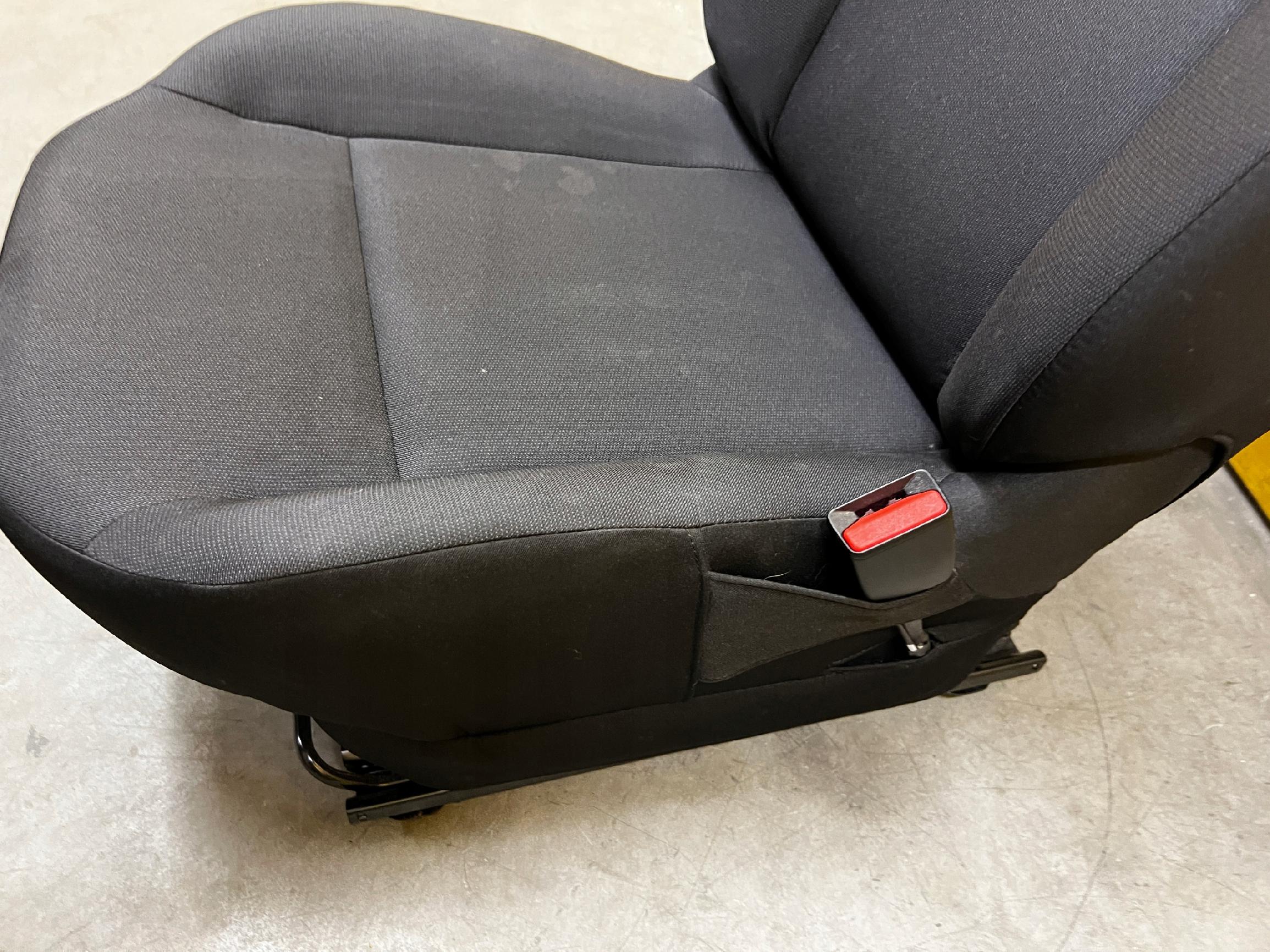 FOTEL PASAŻERA PRZÓD PRAWY ZAGŁÓWEK AIRBAG DACIA SANDERO III 3