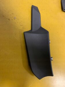 LEWA OSŁONA ZAŚLEPKA TUNELU ŚRODKOWEGO AUDI Q7 4M