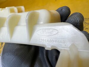 UCHWYT MOCOWANIE WSPORNIK PODSUFITKI LEWY FORD EXPLORER MK6