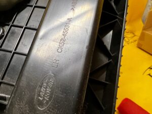 BOCZEK PLASTIK OSŁONA BAGAŻNIKA LEWA RANGE VOGUE L405