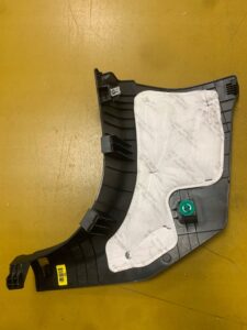 PRAWA OSŁONA NAROŻNIK PROGU KIA SORENTO III 3