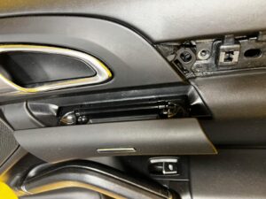 BOCZEK TAPICERKA DRZWI PRAWY TYŁ PORSCHE CAYENNE 7P5 LIFT