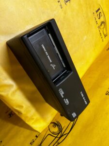 ZMIENIARKA ZMIENIACZ PŁYT 12 CD CHEVROLET CORVETTE C5 97-04