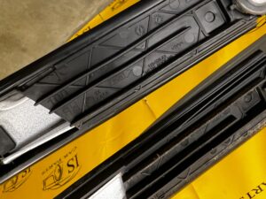 KOMPLET LISTWY RELINGI DACHOWE FORD KUGA MK3 LIFT