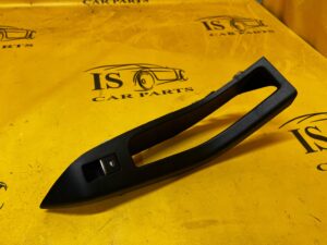 PANEL PRZEŁĄCZNIK SZYBY DRZWI PRZÓD PRAWY FORD FIESTA MK8 EU