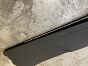 TAPICERKA BOCZEK LISTWA TUNELU ŚRODKOWEGO PRAWA JAGUAR XE X760 XF X260