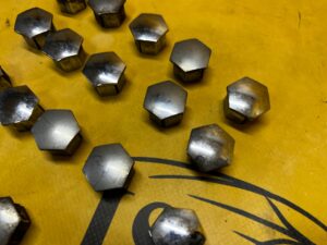 20 X ZAŚLEPKA ZATYCZKA CHROM ŚRUBY FELGI PEUGEOT 308 II T9 508 II 3008 II