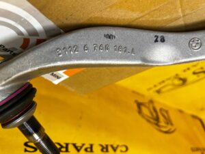 WAHACZ POPRZECZNY PRZÓD PRZEDNI LEWY BMW 5 E60 E61 NOWY OEM