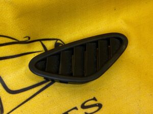 PRAWA GÓRNA KRATKA NAWIEWU DESKI PORSCHE 911 997