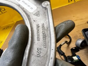 WAHACZ GÓRNY PRZÓD PRZEDNI LEWY PORSCHE PANAMERA 970 I LIFT