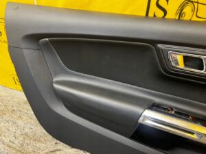 BOCZEK TAPICERKA DRZWI LEWY PRZÓD FORD MUSTANG VI 2017R USA