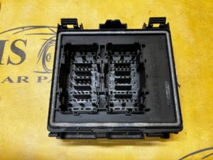 SKRZYNKA BEZPIECZNIKÓW FORD FIESTA MK8