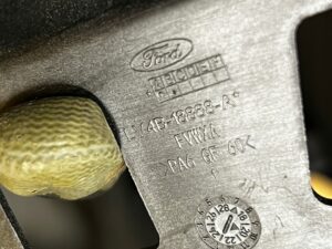 STELAŻ WSPORNIK MOCOWANIE DESKI NAVI FORD KUGA MK3