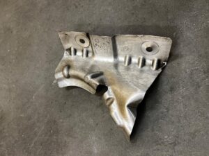 BLACHA OSŁONA TERMICZNA ZBIORNIKA LEWA BMW X5 E70 F15 X6 E71 E72 F16