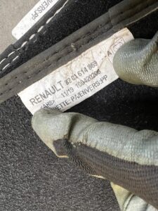 DYWANIK WYCIERACZKA WELUROWA PRZÓD LEWY ORYGINALNY RENAULT MEGANE IV HB