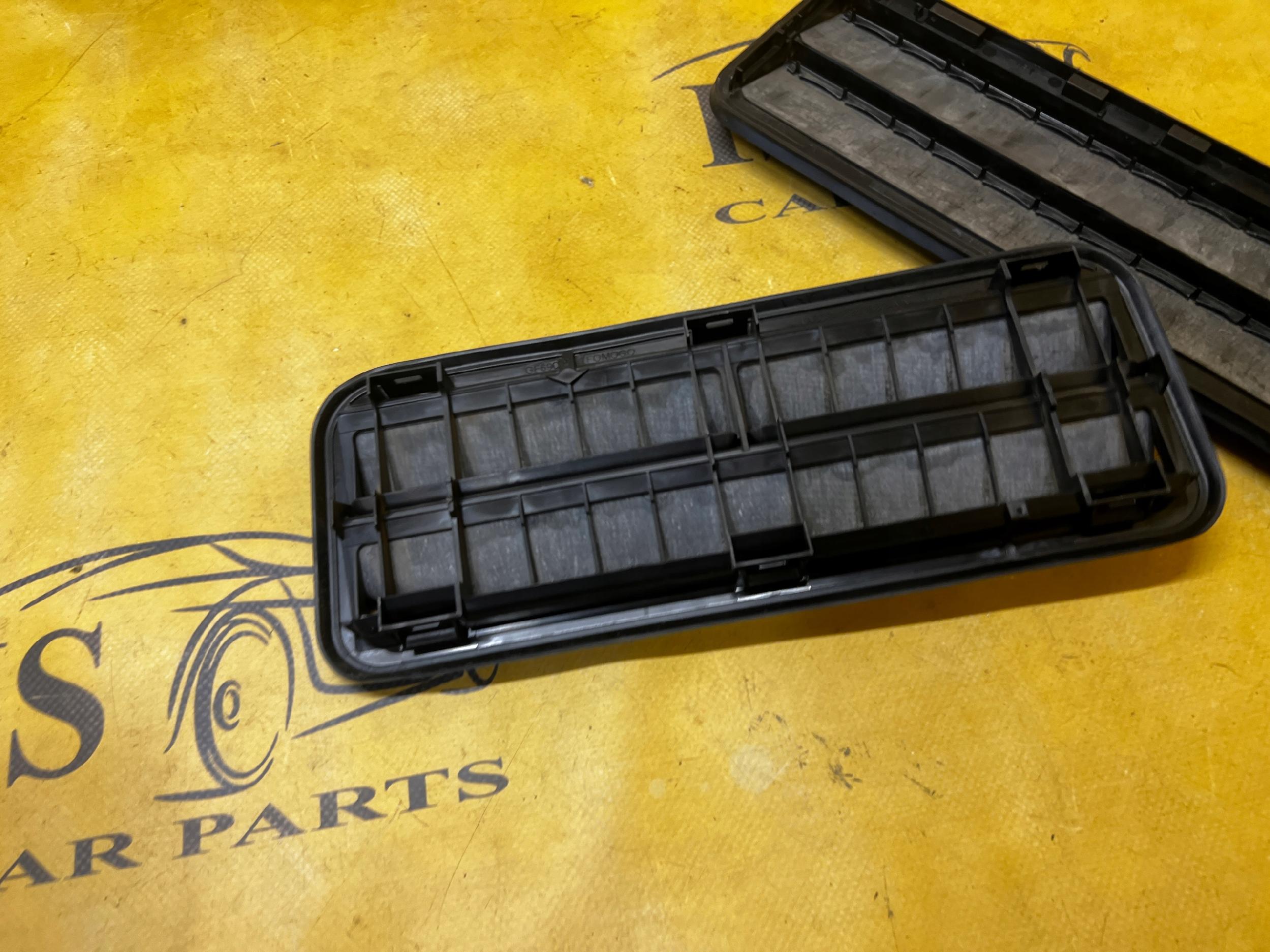 KRATKA WENTYLACYJNA DEKOMPRESYJNA TYŁ FORD RANGER MK5 V