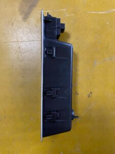 PRZYCISK ZAMYKANIA DRZWI PRAWY JAGUAR XF X260