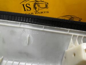 PRAWA OSŁONA POSZYCIE SŁUPKA PRZÓD AUDI A8 D5