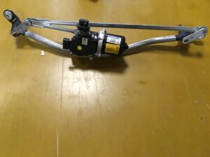 MECHANIZM WYCIERACZEK DACIA SANDERO II STEPWAY