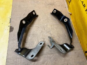 KOMPLET ZAWIASY MASKI POKRYWY SILNIKA FORD EXPLORER VI CARBONIZED GRAY