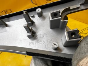 LISTWA DEKOR OSŁONA PANEL DESKI KONSOLI AUDI A4 B9 8W EU