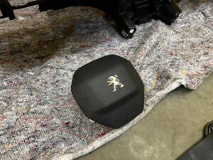 DESKA PASY PODUSZKI KOMPLET AIRBAG KONSOLA PEUGEOT 2008 II P24