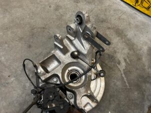 ZWROTNICA PIASTA ZACISK TYŁ TYLNA PRAWY PRAWA RANGE ROVER EVOQUE II L551