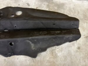 WYGŁUSZENIE WYKŁADZINA TUNELU ŚRODKOWEGO SKRZYNI BIEGÓW MERCEDES GL X166