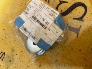 2 X PODKŁADKA METALOWA PODUSZKI MCPHEARSONA TYŁ BMW 3 E30 E36 Z3 NOWA OEM