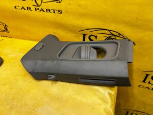 POSZYCIE OSŁONA SŁUPKA ŚRODKOWEGO B LEWY PORSCHE PANAMERA 970 I LIFT