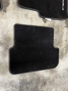 KOMPLET DYWANIKI WYCIERACZKI WELUROWE ORYGINALNE DACIA SANDERO III STEPWAY