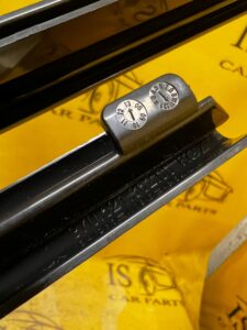 OSŁONA PROWADNICY SZYNY FOTELA PRZÓD PRAWY PORSCHE PANAMERA 970 I LIFT